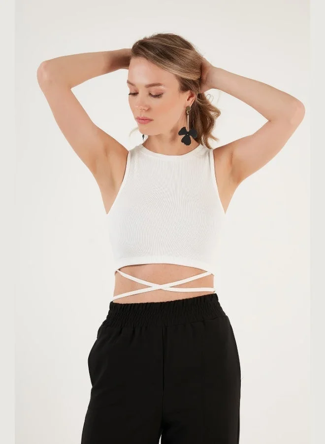 ليلا بلوزة قصيرة نسائية بتفاصيل رباط متقاطع